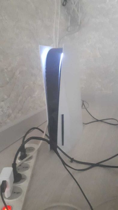 Продам игровую приставку PS5