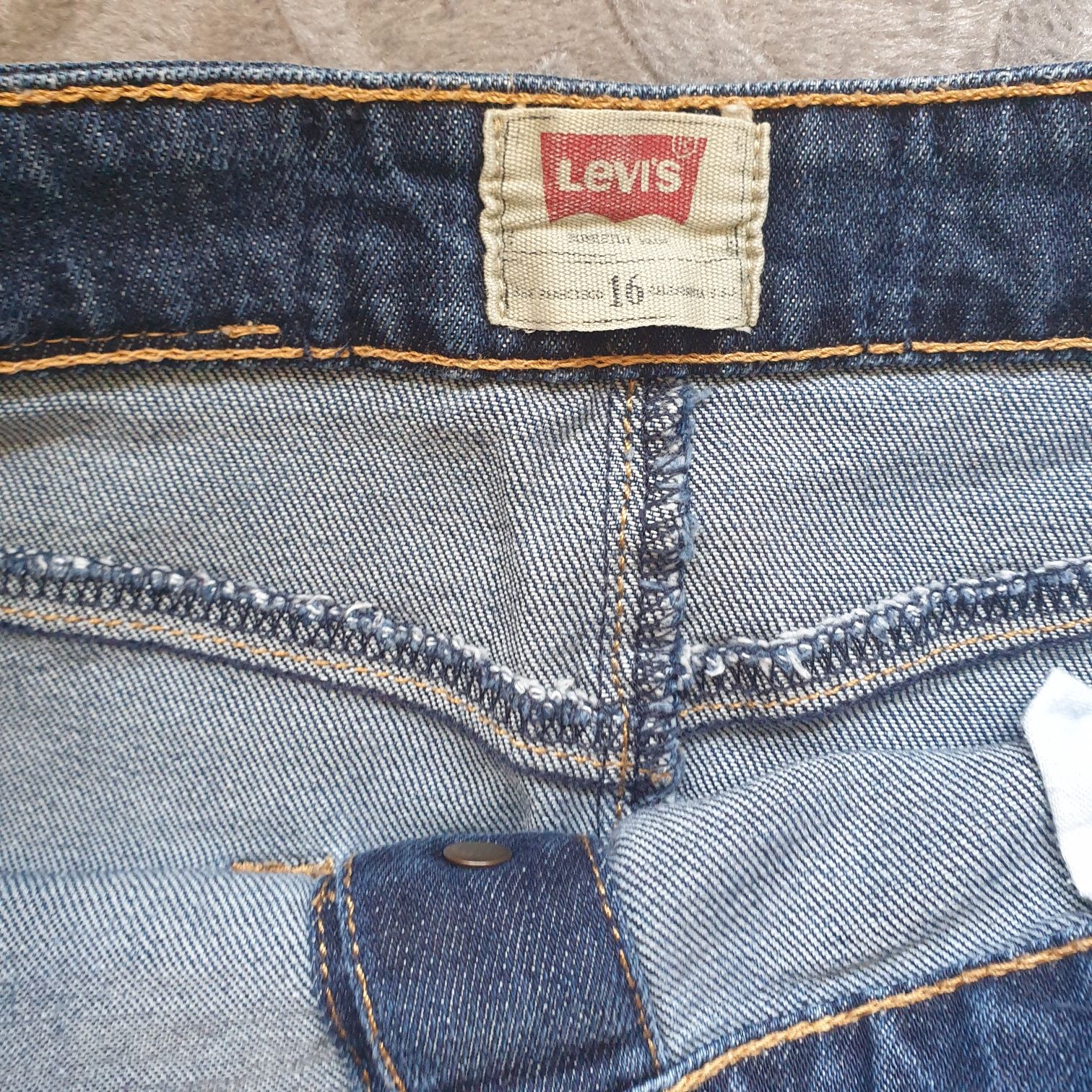 Дамски поли и къси гащи Levi's,pull&bear,stradivarius