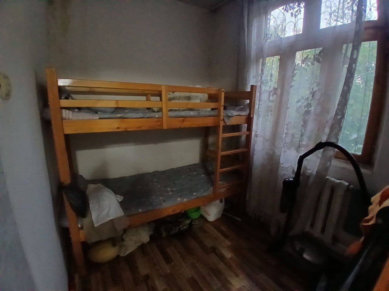 2/4/4 Феруза 205 школа. Балкон 1.5÷3. Раздельные комнаты.