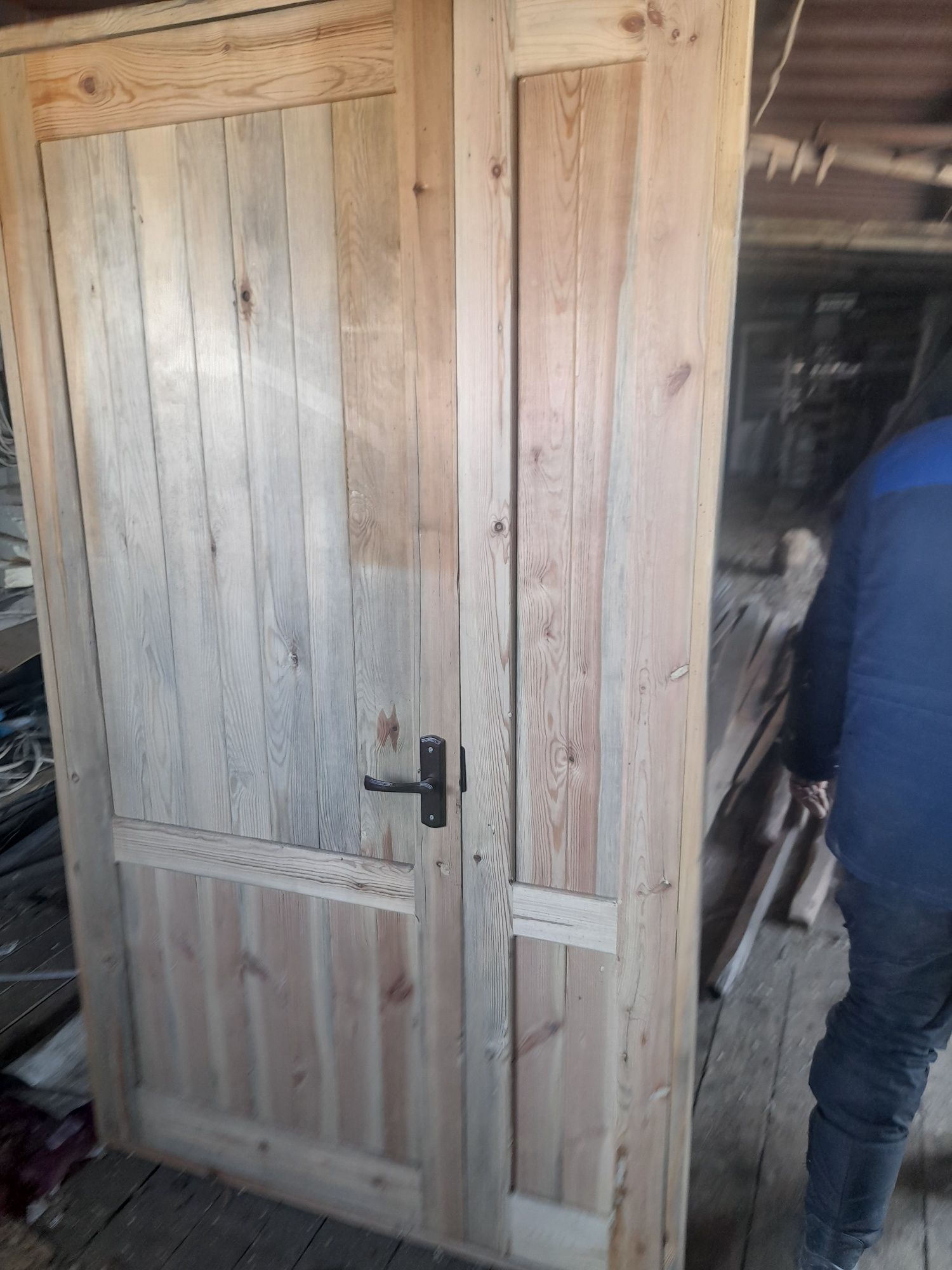 Дверь деревянная входная