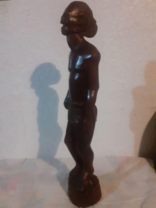 Pretios indian nordamerican  sculptat din abanos