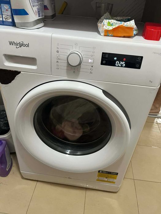 Продавам работеща пералня Whirlpool 7kg