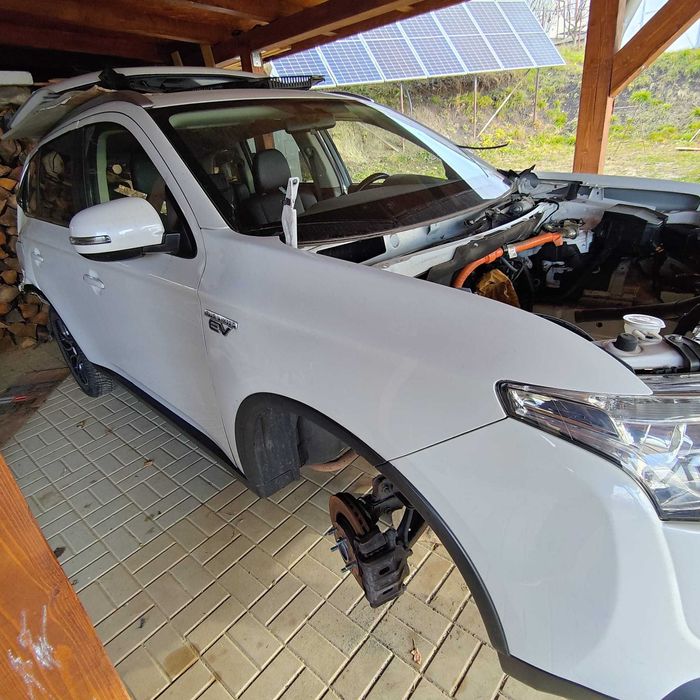Dezmembrez MITSUBISHI OUTLANDER PHEV 2015 -  sau asa cum este