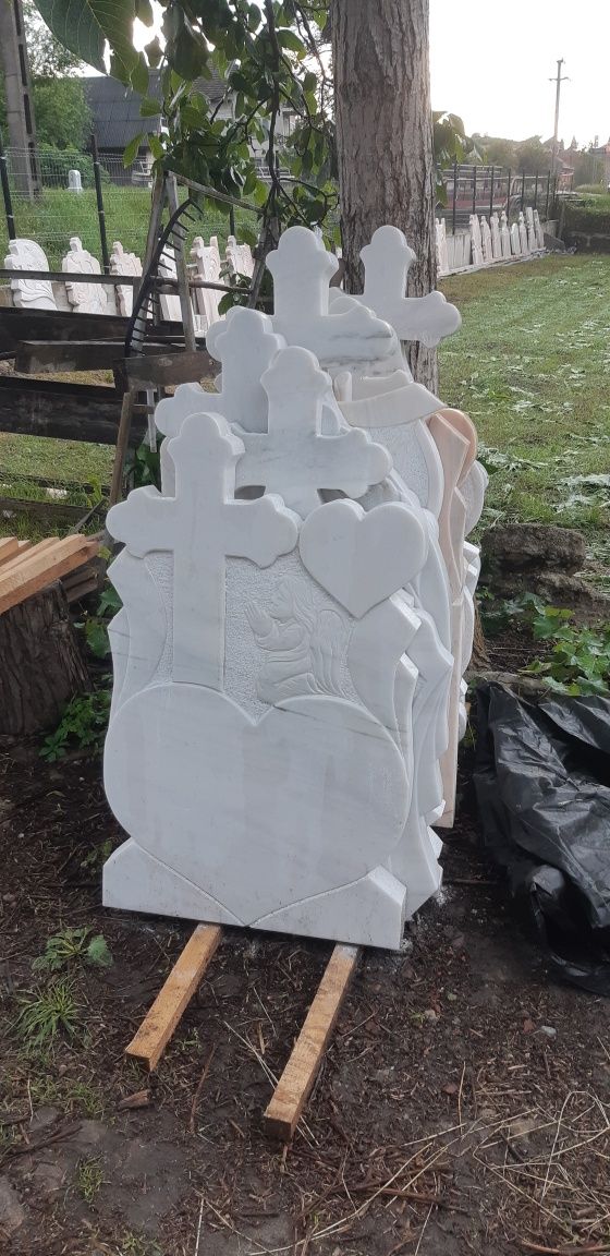 Cruci marmură,monumente funerare.