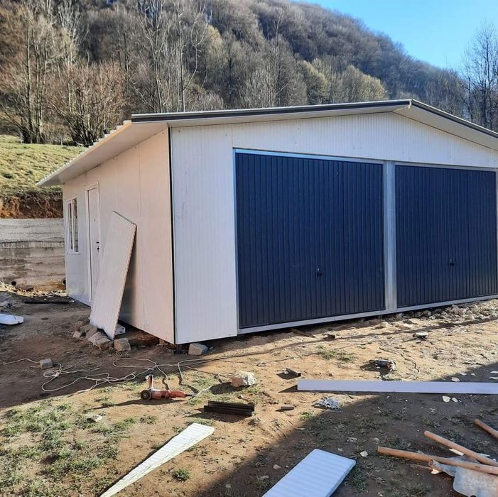 Garaje auto modulare pe structura metalica si panouri sandwich