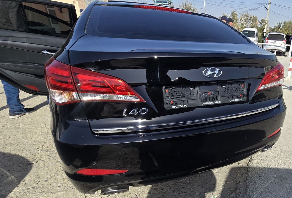 Hyundai i40 2016 years.