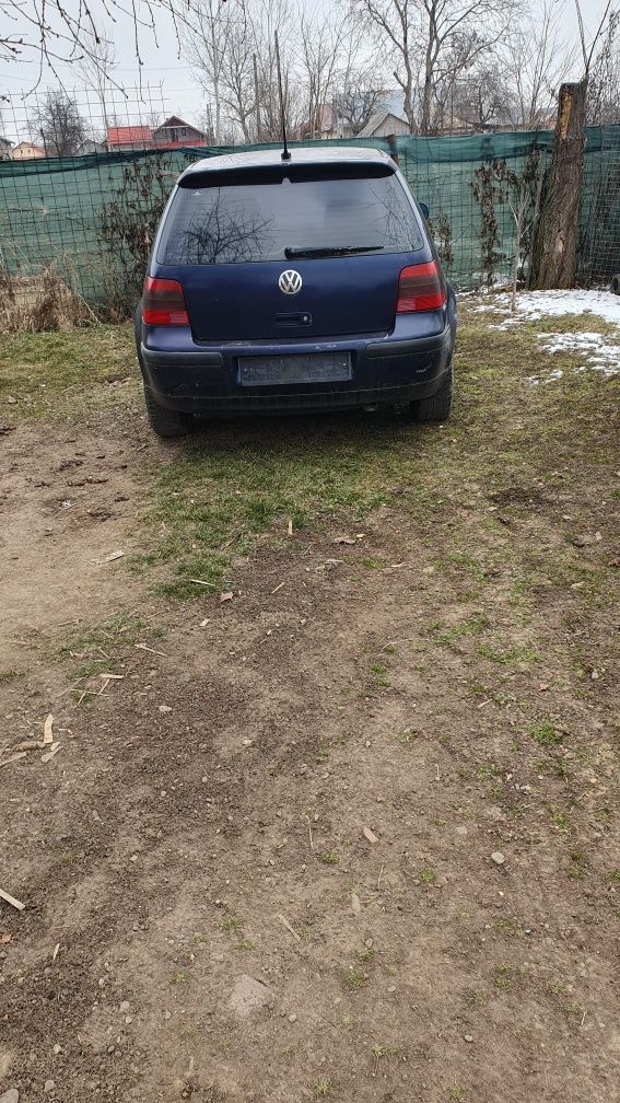 Dezmembrez Golf 4