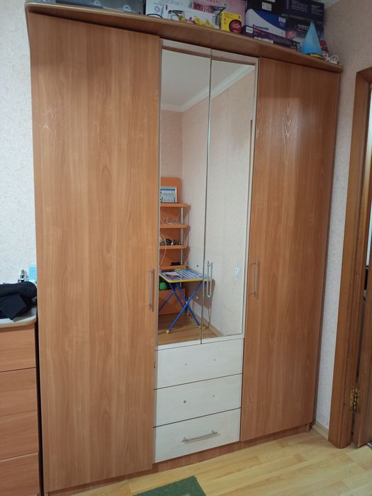 Спальный шкаф комод кровать без матраса