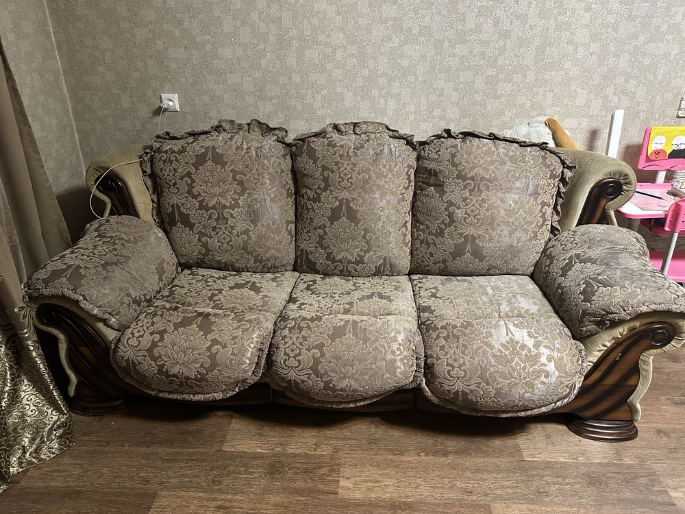 Продам диван и 2 кресла