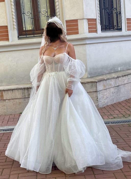 Vand rochie de mireasa cu body