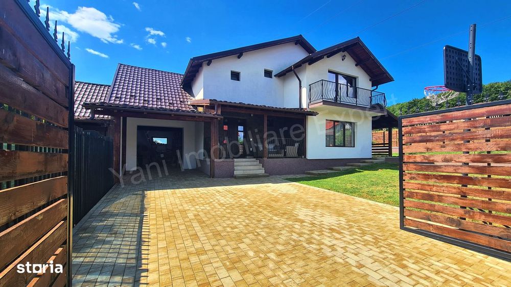 Casă de vânzare în Curtea de Argeș.