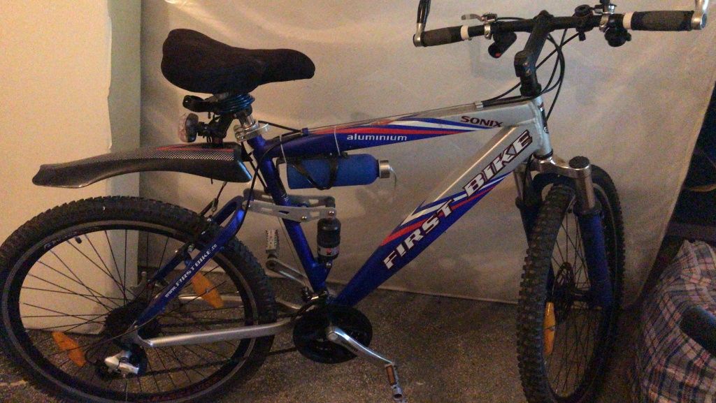 Vând bicicleta First Bike Sonix cadru aluminiun