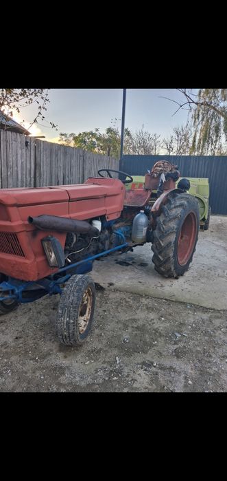 Vând tractor cu utilaje aferente