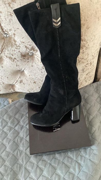 Продам сапоги почти новые  один раз одевала 38размер