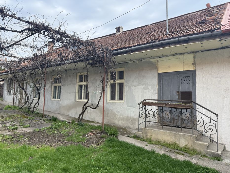 Vand casa in Reghin la curte comuna la pret de apartament in Reghin