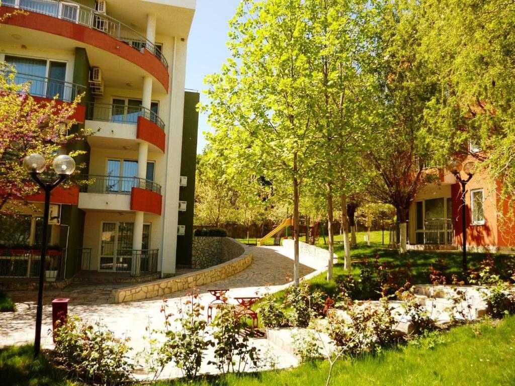 Продава се Тристаен апартамент в к.к. Елените - 111 кв.м за 856 €/кв.м - Снимка #22