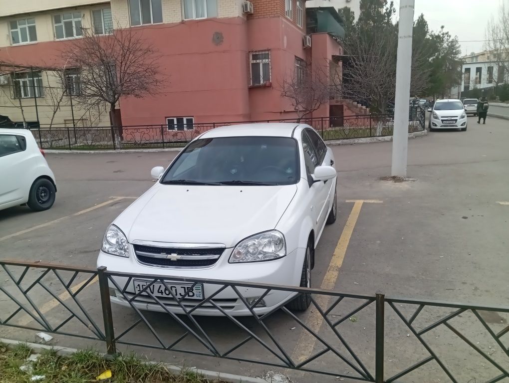 Срочно ласетти сотилади