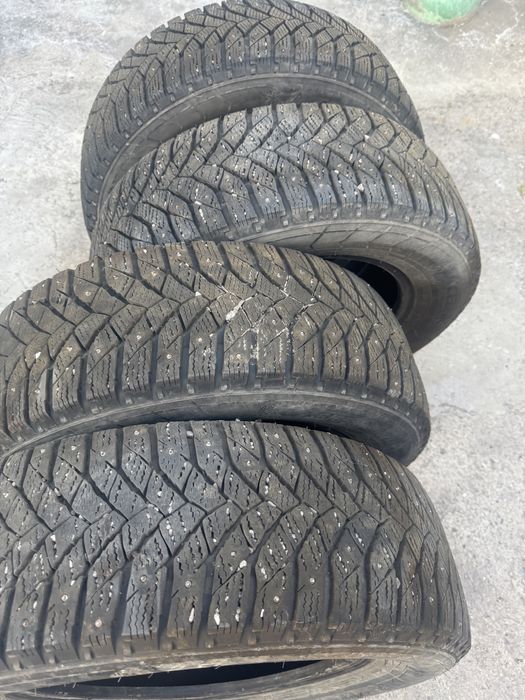 Продаю шины 215/65/16. В отличном состояние! Зима с шипами!