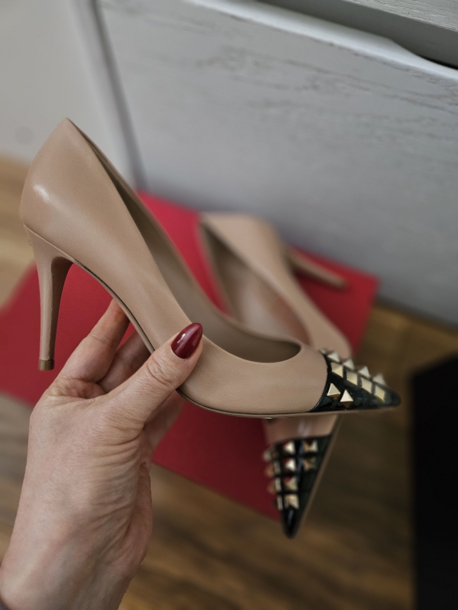 Нови Valentino Garavani на 1/3 от истинската цена