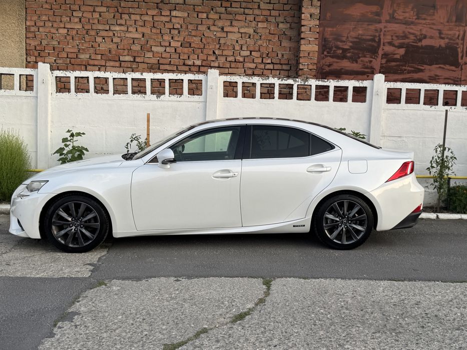 Vand Lexus is300h, hibrid, istoric complet in reprezentanta Toyota