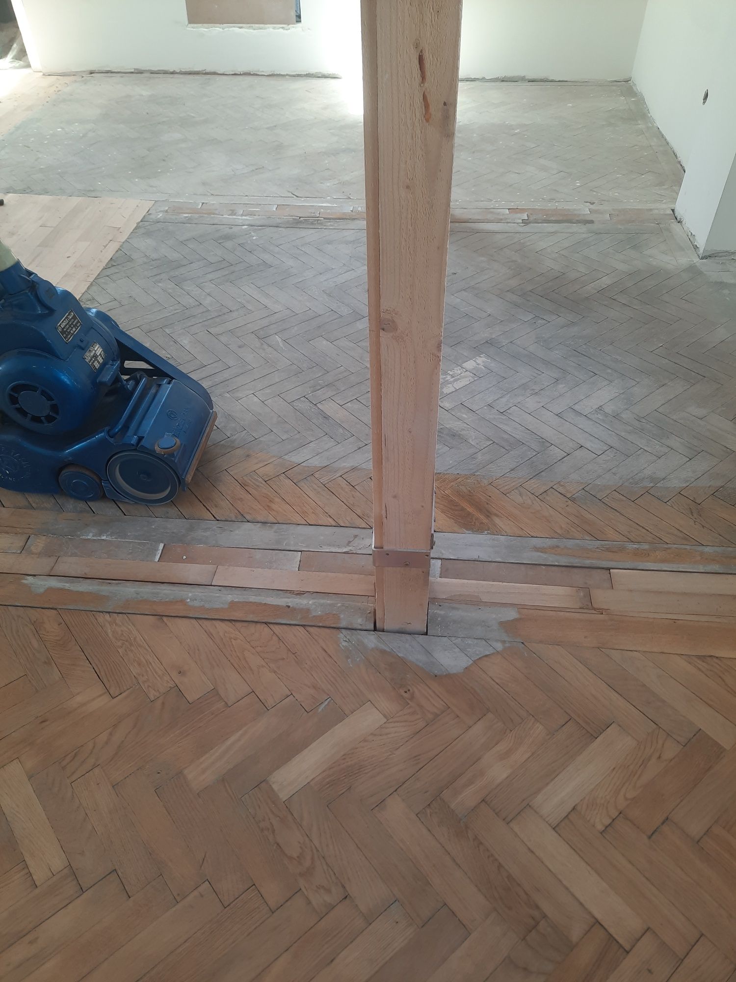 Raschetare parchet  reconditionare  șlefuirea  montez