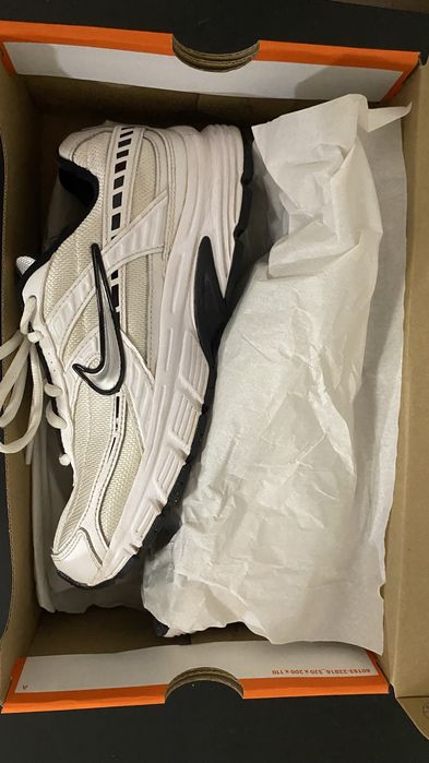 Обувки NIKE initiator