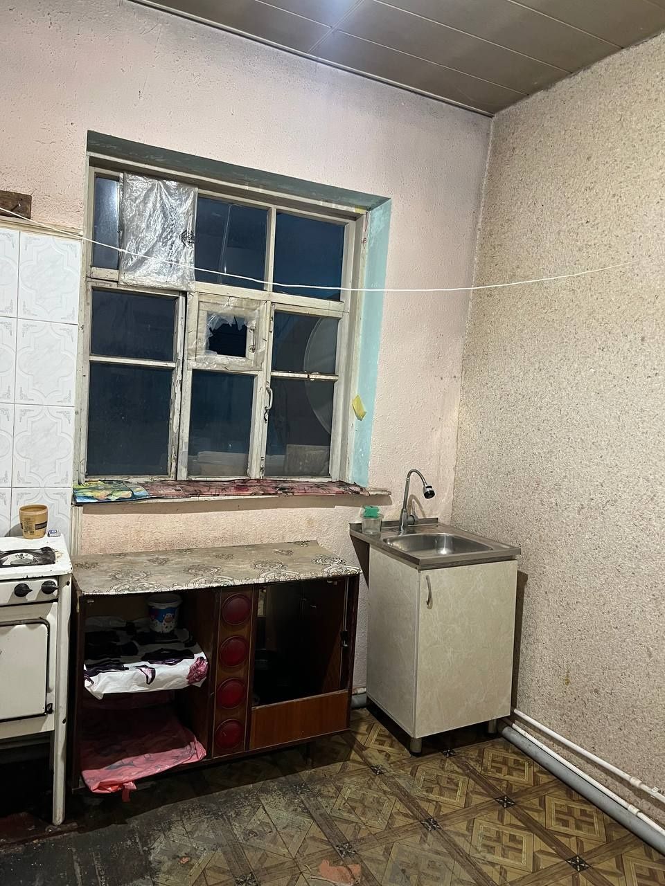 Srochna kelesda kiriv karzinkada 1 xonli uy sotiladi