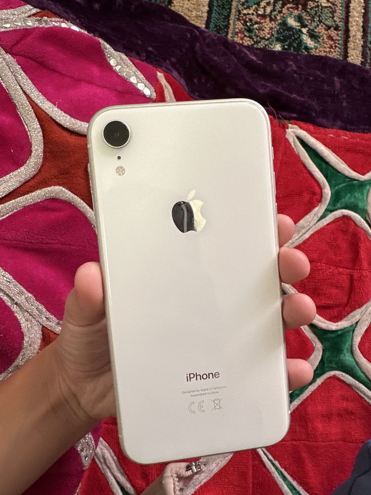 Iphone XR белый 128gb аккумлятор:72%