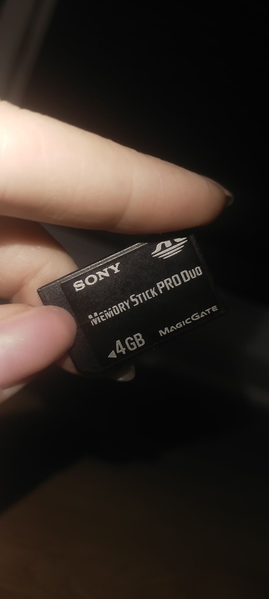 Продам флешку SONY Memory stick PRO Duo