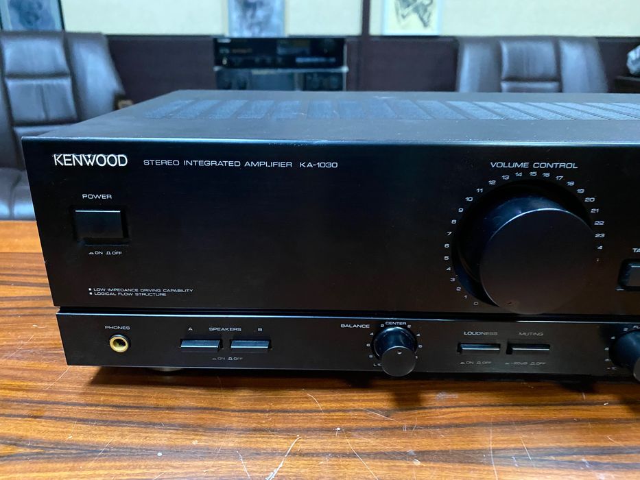 Транзисторен усилвател Kenwood