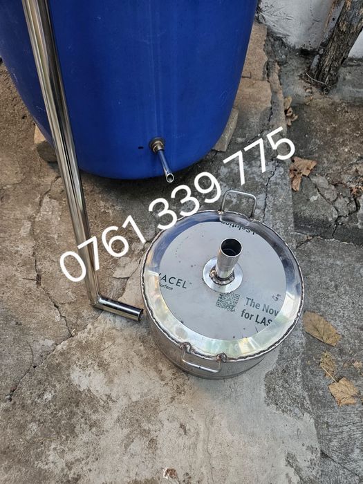 Cazan realizat din inox alimentar având o capacitate de 10 găleți
