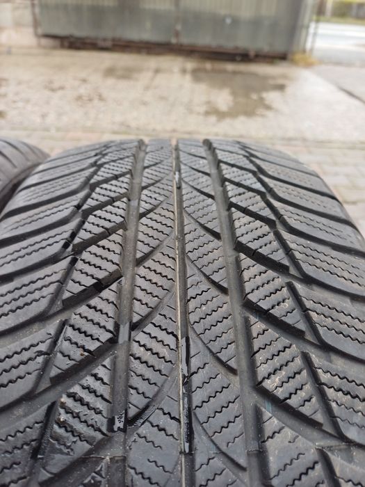 Anvelope de iarna Bridgestone 225/50/17
