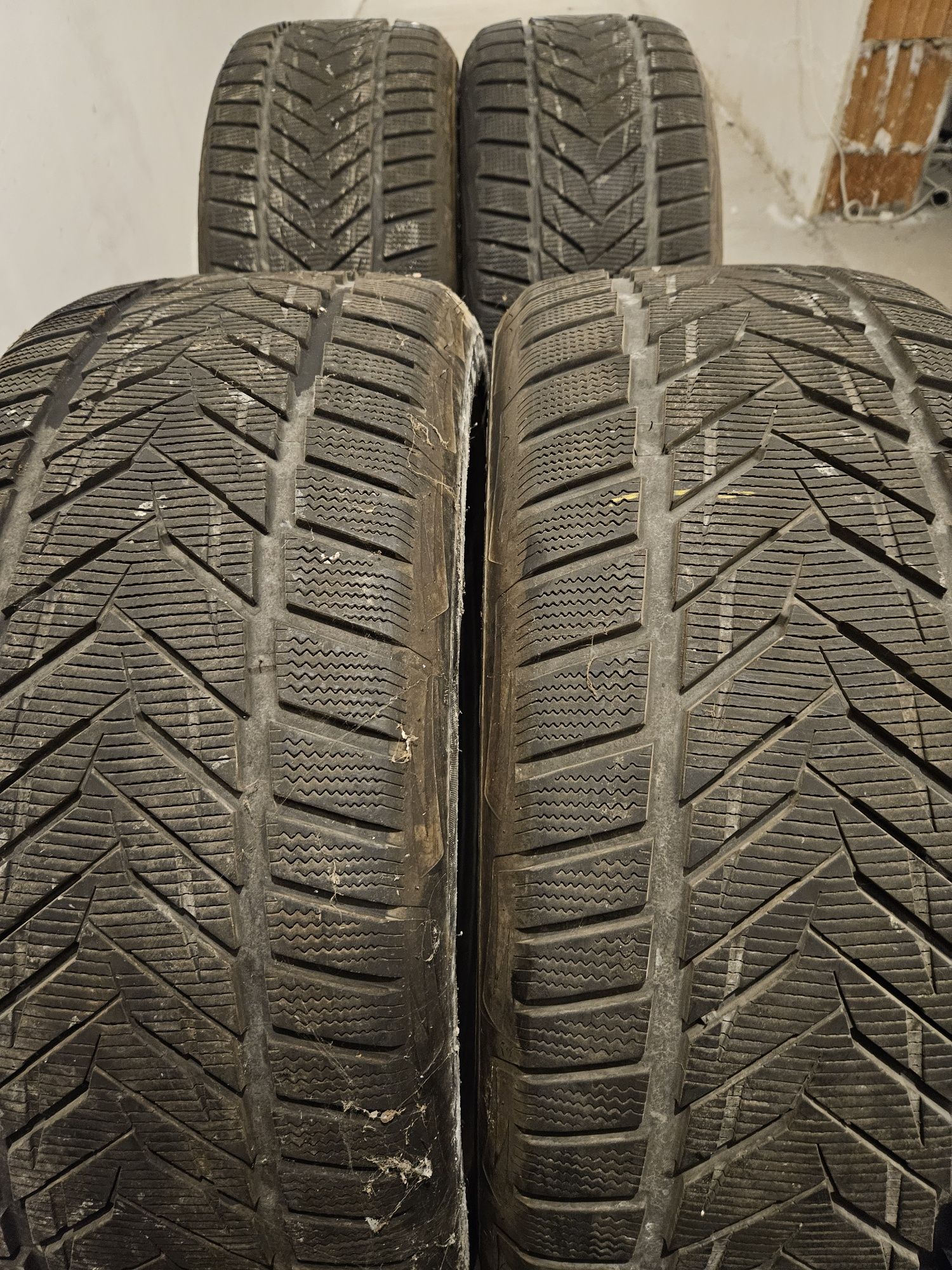 4бр. Зимни гуми Vredstein Wintrack Extreme S 275 40 20