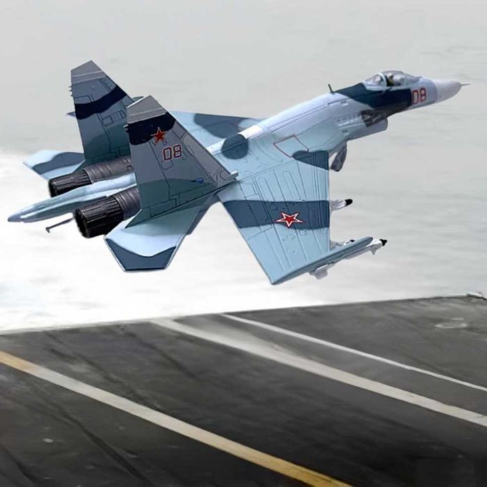 Macheta avion metalica Su-27 UB Super Flanker C scara 1:100 21 cm