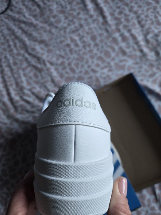 Оригинални дамски кецове adidas nizza и adidas Vl Court Bold Wm