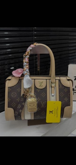 Geantă Louis Vuitton, model 2026