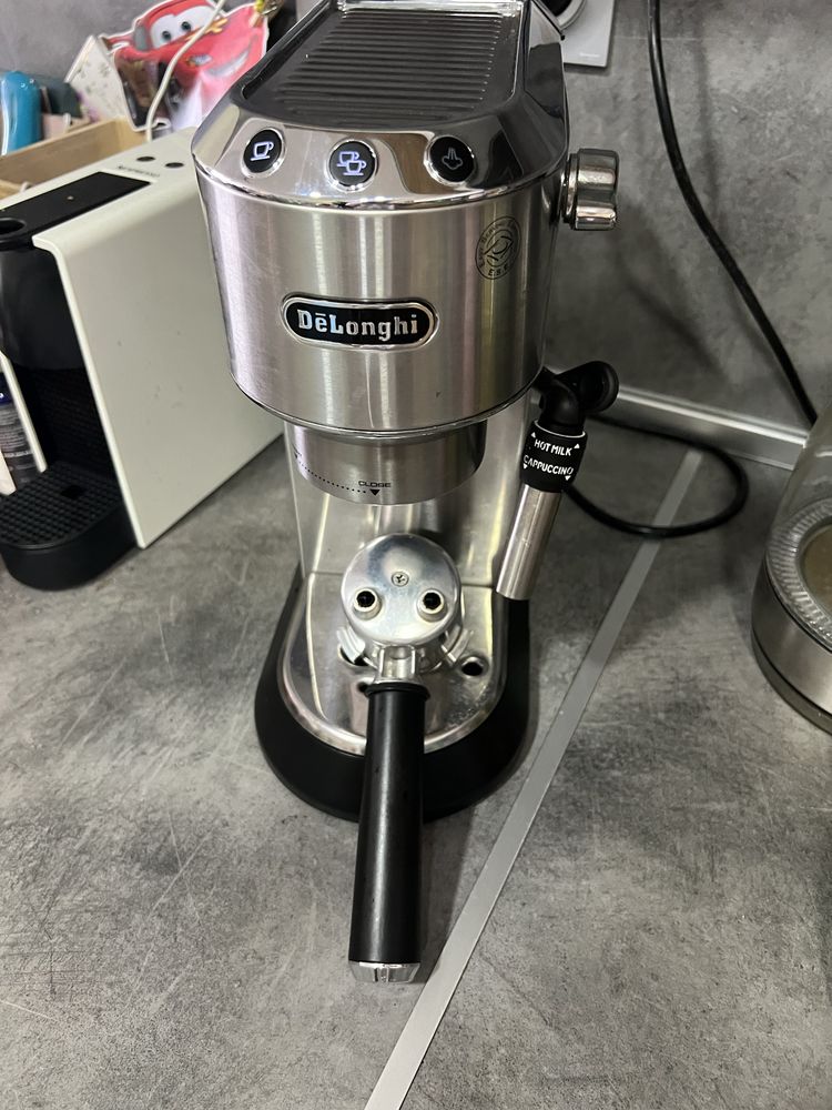 Delonghi 685 кафемашина