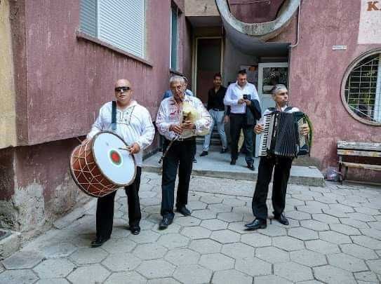 Оркестър за извеждане на булка