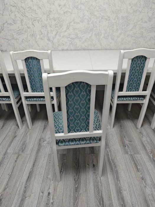 Стол со стульями