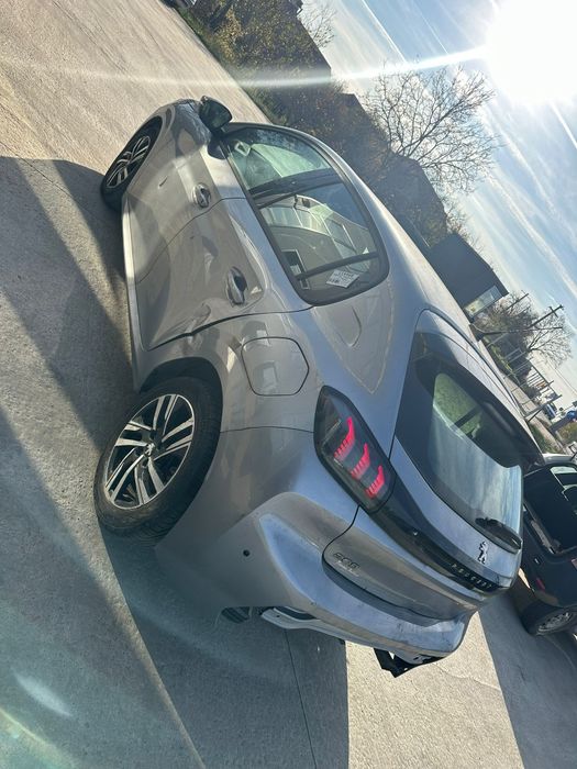 Peugeot 208 , puretech ,1,2 benzina turbo(Avariat)