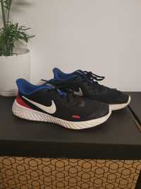 Pantofi sport Nike, Adidas