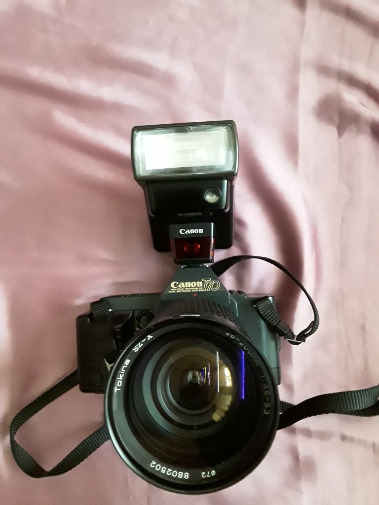 Canon T-70 cu zoom 28-200/3,5-5,3+UV Skylight
