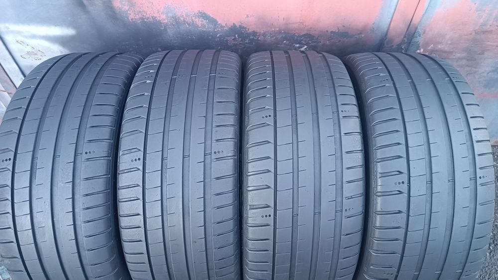 245/40/19 Michelin Дот 3522