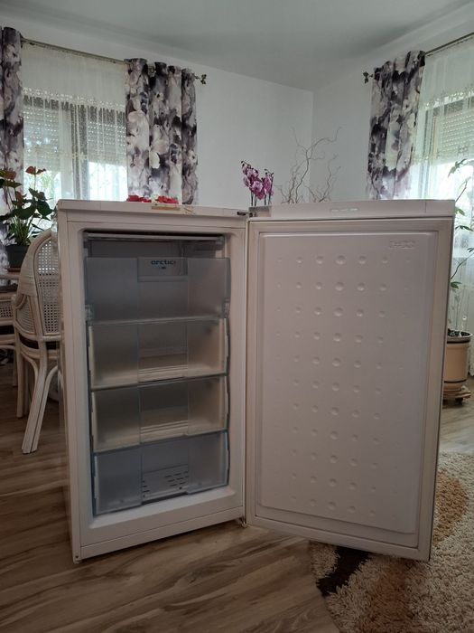 Congelator vertical Arctic cu 4 sertare