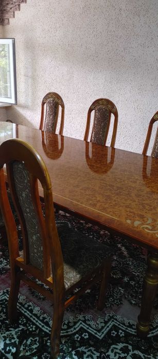 Продам стол со стульями.