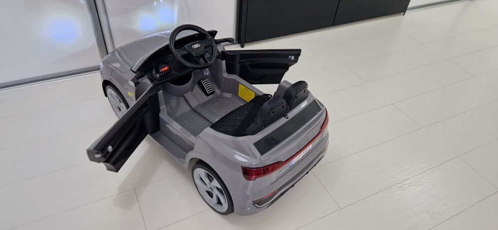 Masinuta electrica pentru copii, Audi SQ8, 70W 12V Garantie
