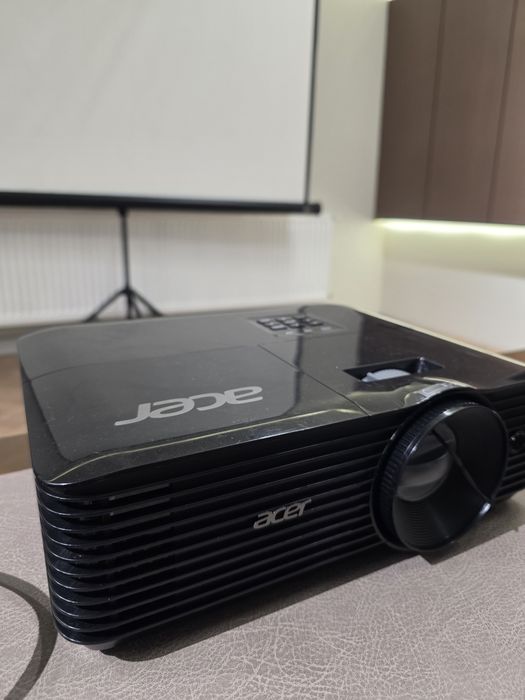 Проектор Acer X 118H досками билан