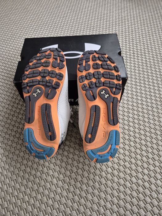 Adidasi Under Armour