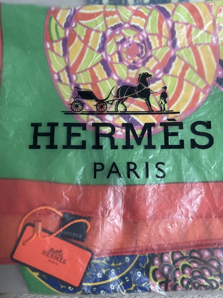 Платок HERMES продам новый