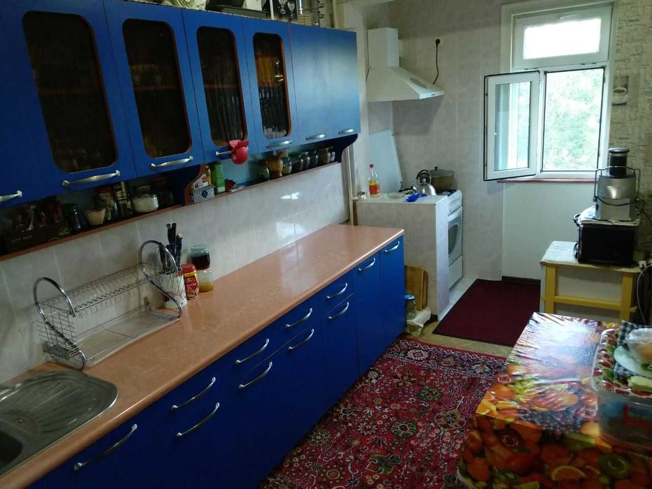 Сотилади 3 хонали Чилонзор метро 16 квартал. Гул бозор тогрисида